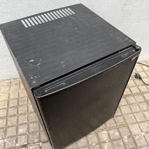 Frigobar Negro LSM 57x44x46 cm - No Funciona - imagen 4