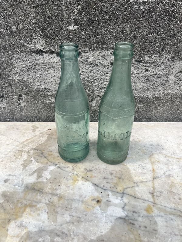Lote anterior: Dos botellas de limon y nectar en excelente condición