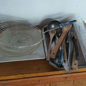 Olla, Escurridor y Utensilios de Cocina Varios - imagen 3