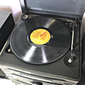 Equipo de Audio Philips AS655/21 con Tocadiscos y Dos Parlantes - imagen 3