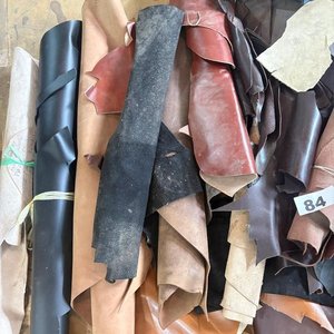 Gran Lote de Recortes de Cuero: Variedad de Texturas y Colores - imagen 2