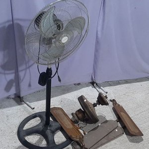 Ventilador Xenex Negro de Pie con Paletas de Chapa y Ventilador de Techo - imagen 2