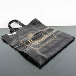 Lote siguiente: Bolso Tote PVC Negro "Harrods" London