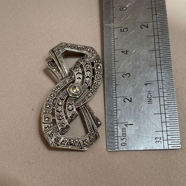 Antiguo prendedor Art Deco de plata con marquesitas - imagen 3