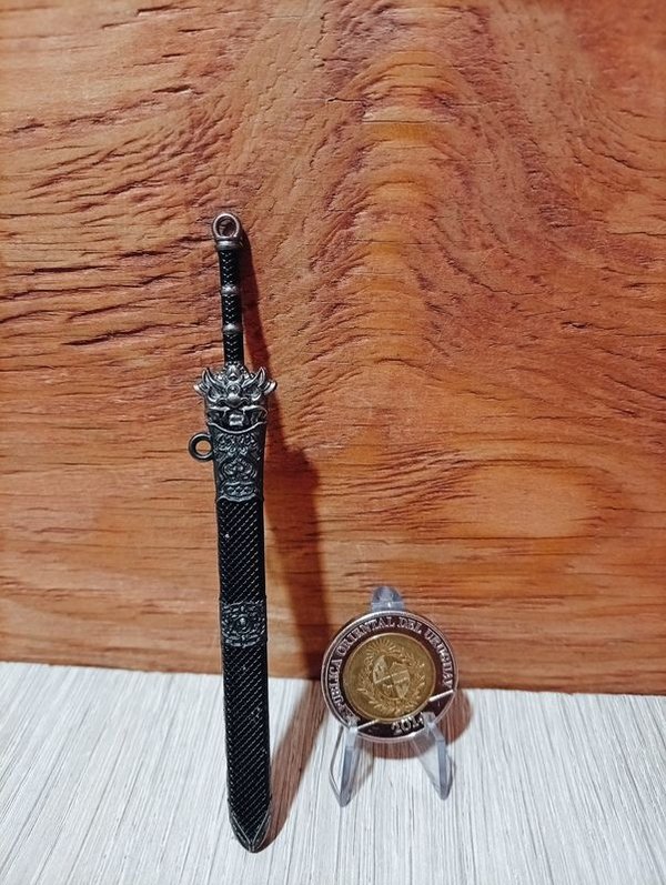 Espada Miniatura o Abrecartas de Metal Estilo Chino Jian - imagen 1