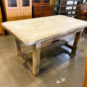 Lote anterior: Mesa Rústica de Madera Clara Estilo Campo
