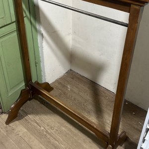 Lote anterior: Perchero de Madera Estilo Clásico
