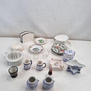 Lote de Adornos y Vajilla: Servilletero, Pocillos, Ceniceros, Platos y Recipientes - imagen 2