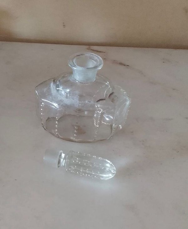 Frasco Perfumero de Cristal Tallado con Tapa
