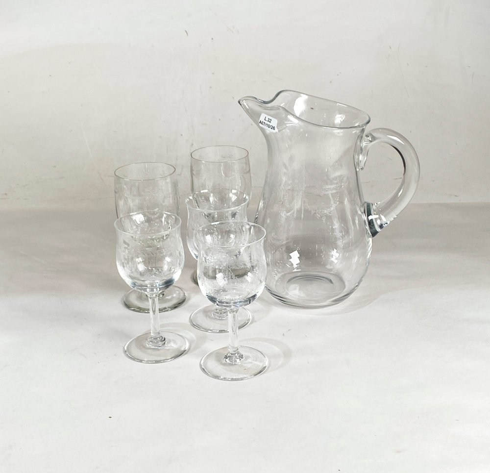 Jarra y Cinco Copas de Cristal con Grabado Floral