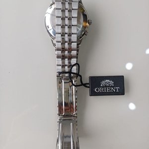 Reloj Orient Automático Acero Inoxidable Esfera Plateada con Detalles Verdes - imagen 4