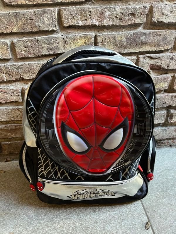 Mochila Escolar Spiderman Roja y Plateada