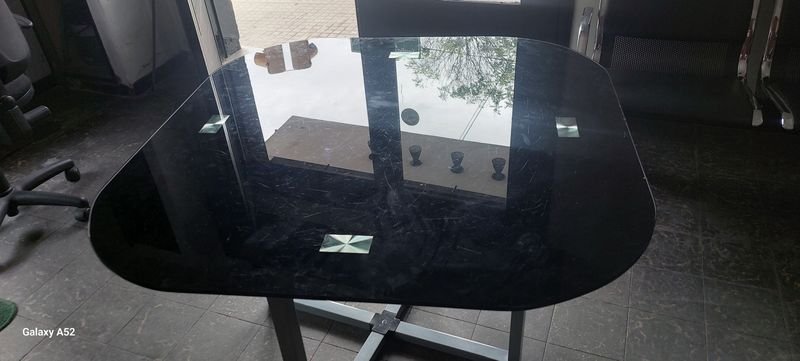 Mesa de comedor moderna y elegante - imagen 2