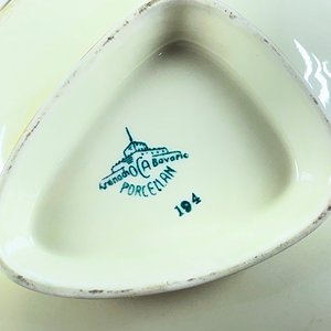Bombonera de Porcelana Bavaria Beige con Tapa y Detalle Dorado - imagen 3