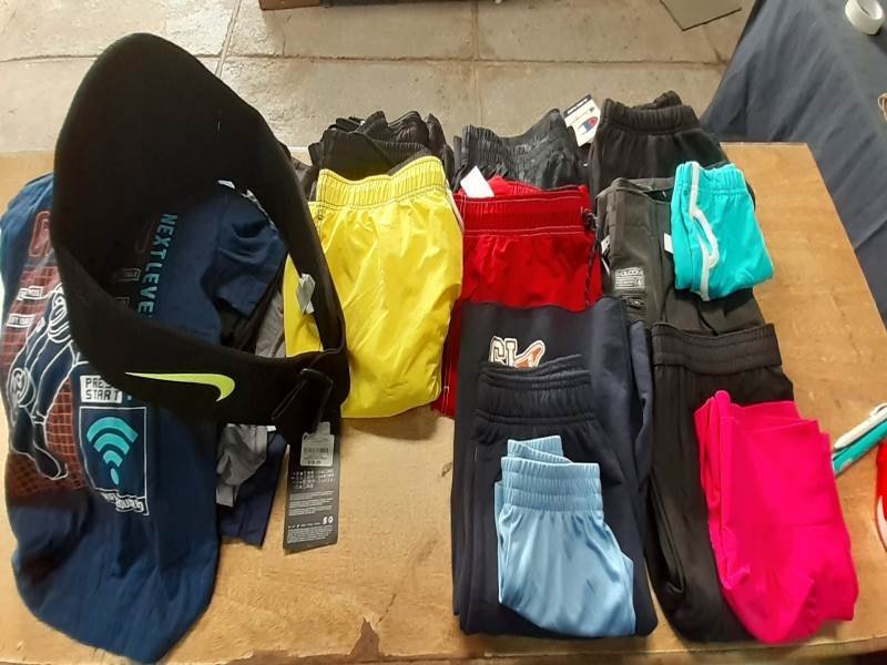 Lote de Ropa Deportiva Variada: Cinturón, Remeras, Shorts y Calzas