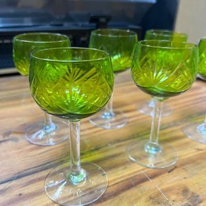 Juego de 6 Copas Antiguas de Cristal Tallado Verde Oliva - imagen 3