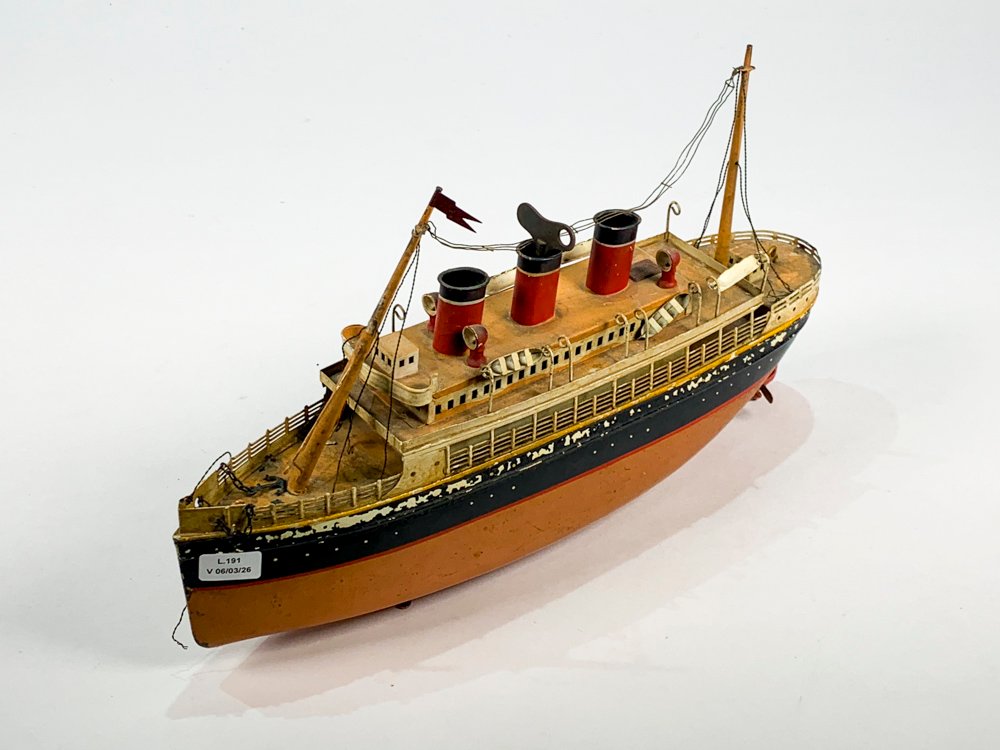 Maqueta de buque de pasajeros detallada - imagen 3