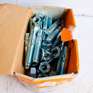 Lote siguiente: 27 Bulones de Anclaje Grandes con Tuercas y Arandelas