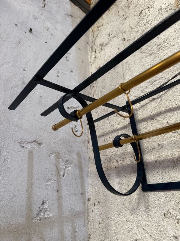 Ganchera de metal con accesorios en buen estado - imagen 3