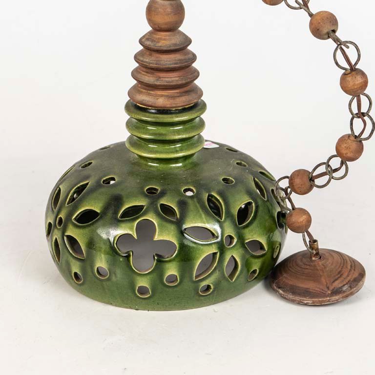 Colgante de cerámica calada verde y madera en venta - imagen 2