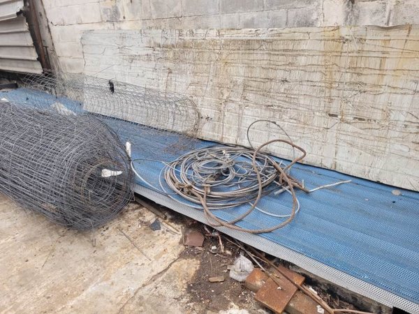 Lote de Chapas Perforadas, Malla Metálica y Eslingas de Izaje