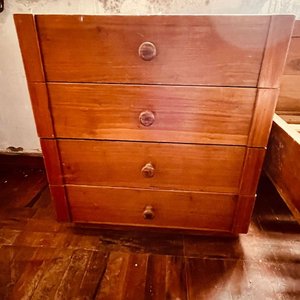 Mesa de Luz de Madera con 4 Cajones - imagen 1