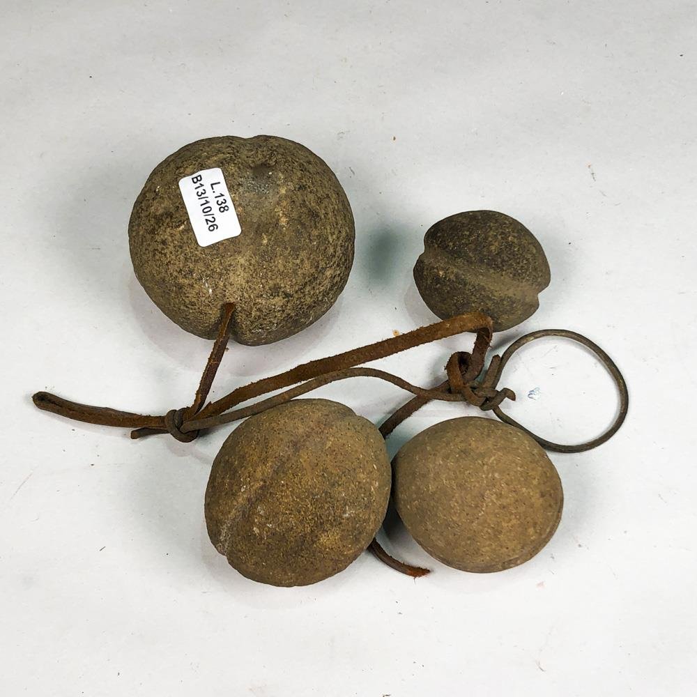 Lote de Cuatro Piedras de Boleadora de Distintos Tamaños