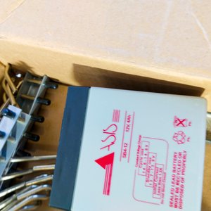 Clavadora Neumática, Metro Plegable, Pistola de Silicona y Batería 12V - imagen 9