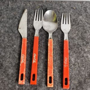 Juego de 4 cubiertos Coca-Cola con cabo de plástico - imagen 1