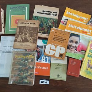 Lote siguiente: Lote de 15 Libros Variados: Idiomas, Ciencias, Música y Contabilidad
