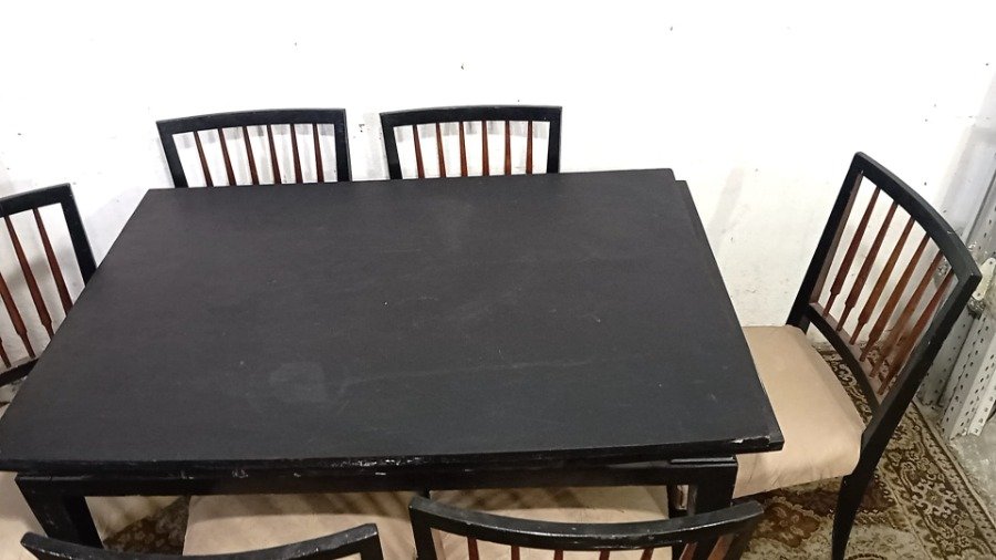 Mesa de comedor con sillas en madera - imagen 7