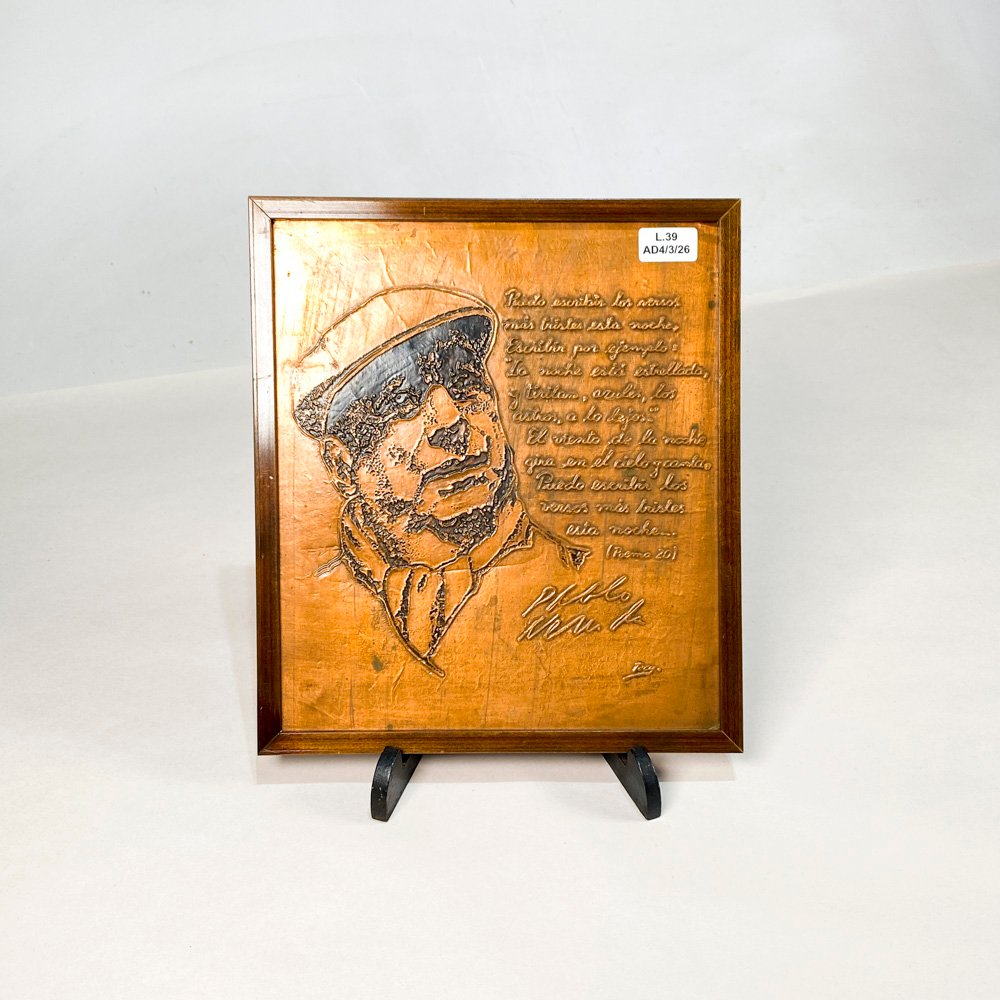 Lote siguiente: Colgante decorativo en cobre repujado