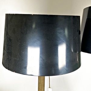 Par de Lámparas de Pie Clásicas: Bronce y Mármol con Pantallas Negras - imagen 3
