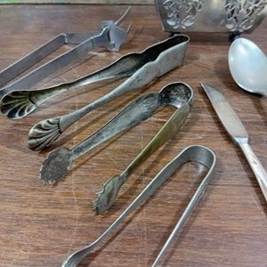 Lote de Utensilios de Cocina: Cucharas, Pinzas y Servilletero Metálico - imagen 5