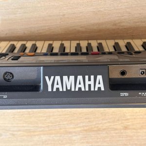 Teclado Yamaha PSR-79 con Transformador y Estuche - imagen 5
