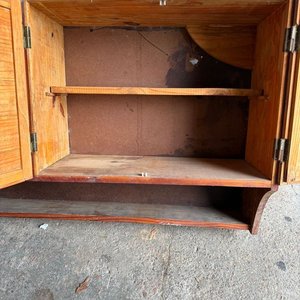 Mueble Aéreo de Cocina en Pino con Estantes y Puertas - imagen 5