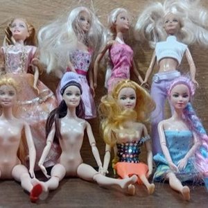 Lote siguiente: Lote de 9 Muñecas Estilo Barbie y Sirena