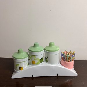 Lote anterior: Set de Condimenteros y Palilleros con Diseño Floral