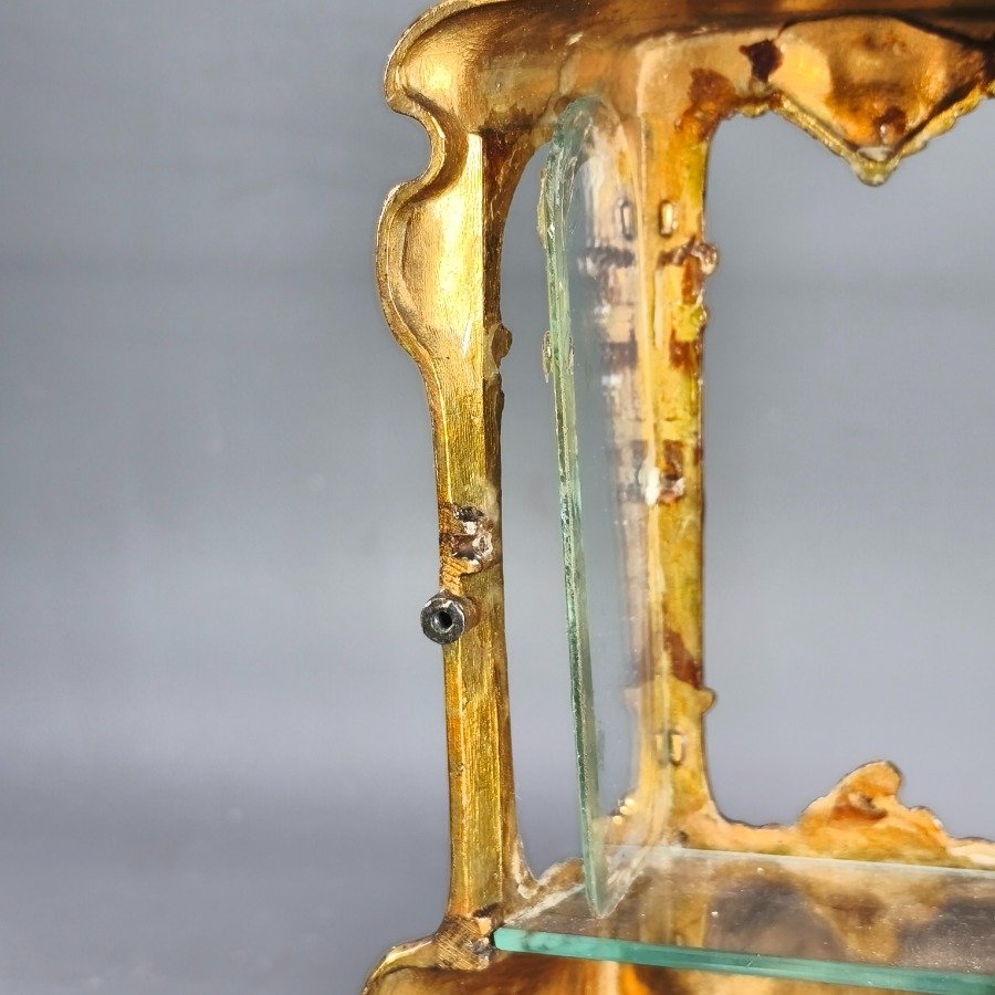 Vitrina de Bronce con Diseño Ornamental - imagen 7