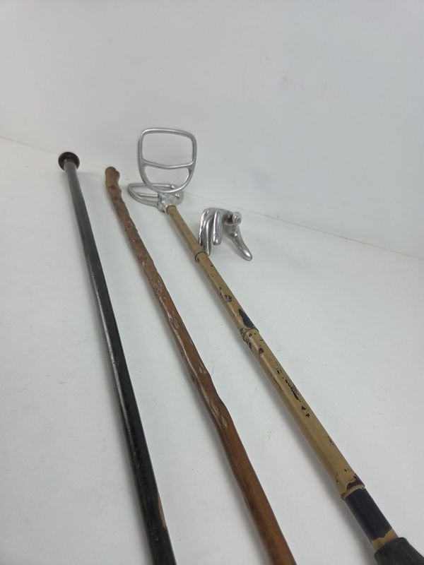 Bastones de madera con asientos metálicos para descansar - imagen 5