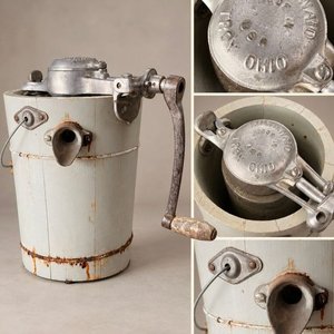 Lote anterior: Antigua Máquina de Helados a Manivela "KitchenAid" con Tacho de Madera