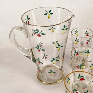 Jarra y Seis Vasos Decorados con Frutos Rojos y Bordes Dorados - imagen 3