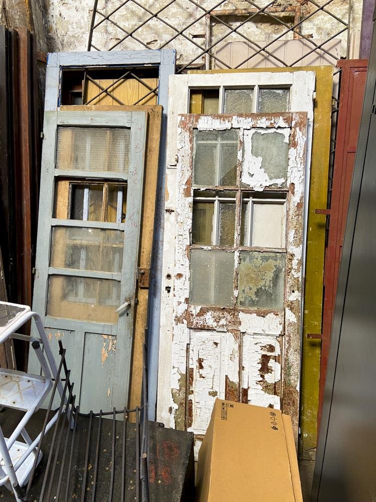 Seis Hojas de Puerta Interior de Madera y Vidrio con Detalles y Faltantes