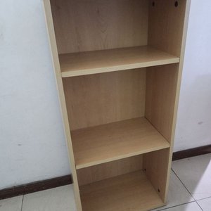 Estantería Moderna de Madera Clara con Tres Niveles - imagen 1