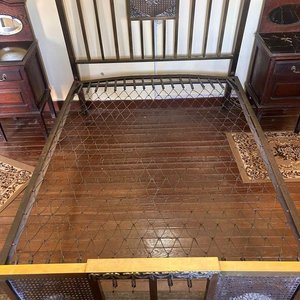 Cama Antigua de Bronce con Detalles Ornamentales - imagen 4