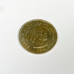 Moneda de Plata Uruguaya "El Gaucho" - 10 Pesos - 1961 - imagen 3