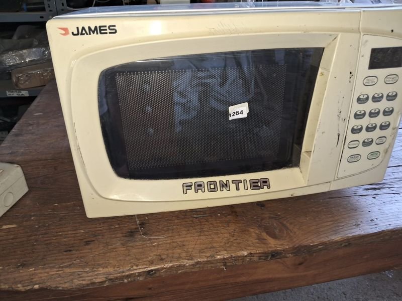 Lote siguiente: Microondas James en venta, condición pobre