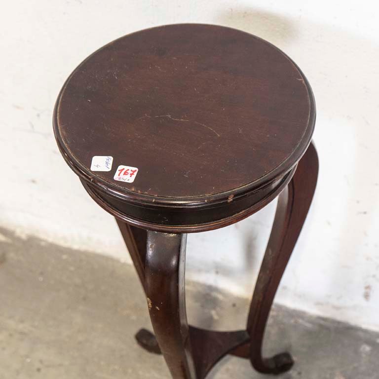 Pequeño pedestal de madera con tres patas - imagen 2