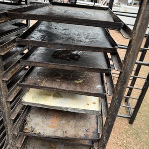 Estantería Industrial Metálica con Bandejas y Trípodes - imagen 5