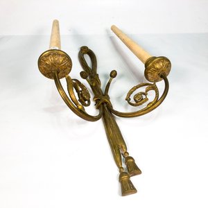 Aplique de Bronce con Dos Luces y Detalles Ornamentales - imagen 2